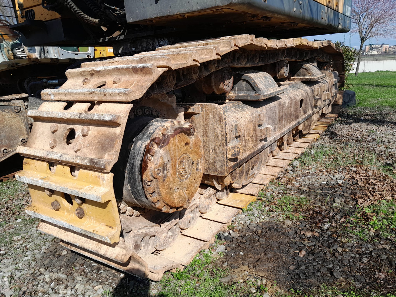 Crawler excavator VOLVO EC700B LC: picture 7