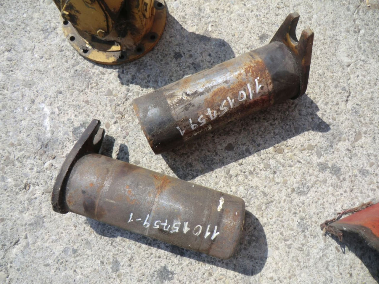 VOLVO L120C PERNO DEL BRACCIO - Body and exterior for Construction machinery: picture 2 VOLVO L120C PERNO DEL BRACCIO - Body and exterior for Construction machinery: picture 2