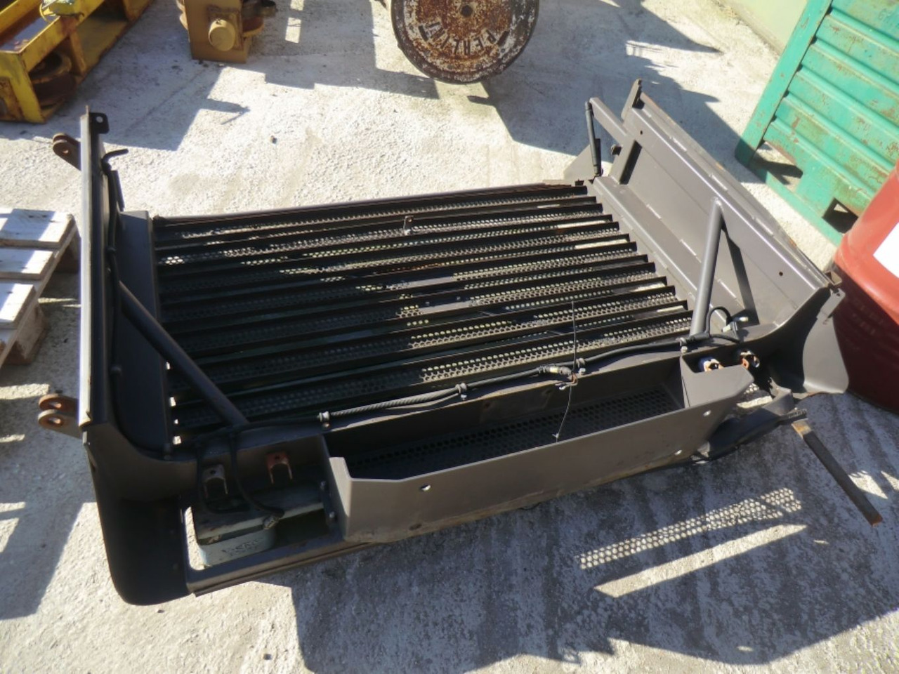 VOLVO L330E GRIGLIA - Grill for Construction machinery: picture 1 VOLVO L330E GRIGLIA - Grill for Construction machinery: picture 1