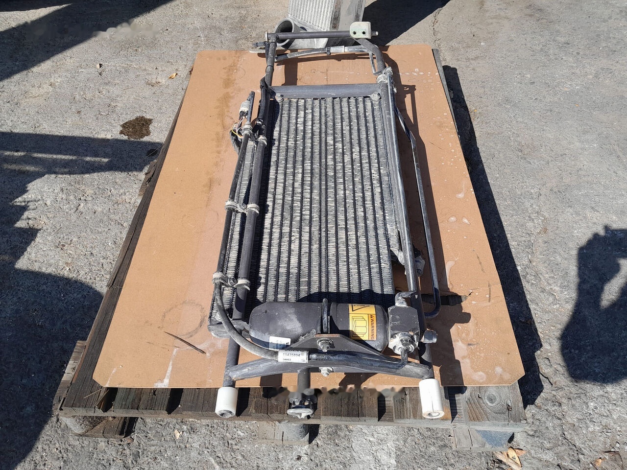 Volvo 11164324 Volvo L150E - Condenser for Wheel loader: picture 1 Volvo 11164324 Volvo L150E - Condenser for Wheel loader: picture 1
