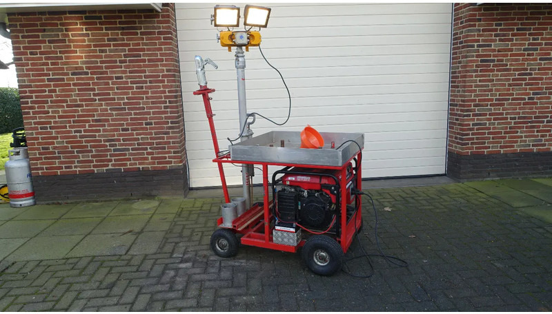 Honda EM4500S aggregaat met lichtmast - Generator set: picture 3 Honda EM4500S aggregaat met lichtmast - Generator set: picture 3