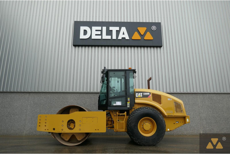 Caterpillar CS68B - Roller: picture 1 Caterpillar CS68B - Roller: picture 1