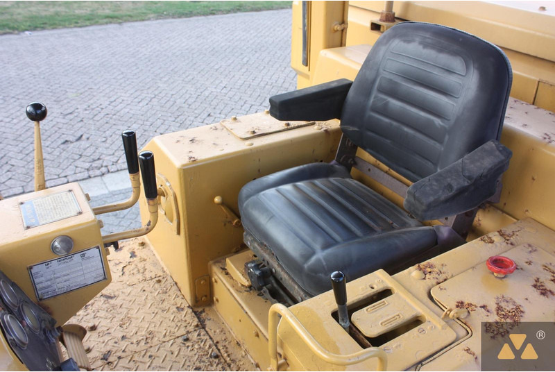 Truck Caterpillar D6E Fuel tanker: picture 7