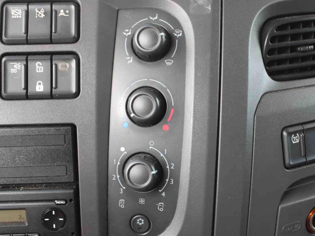 Curtainsider truck DAF LF 290 FA, EURO 6, SLEEPING BODY: picture 13 Curtainsider truck DAF LF 290 FA, EURO 6, SLEEPING BODY: picture 13