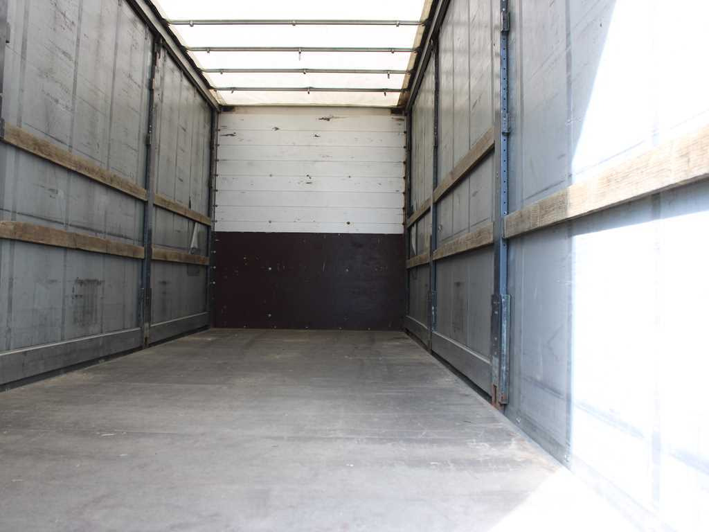 Curtainsider truck DAF LF 290 FA, EURO 6, SLEEPING BODY: picture 6 Curtainsider truck DAF LF 290 FA, EURO 6, SLEEPING BODY: picture 6