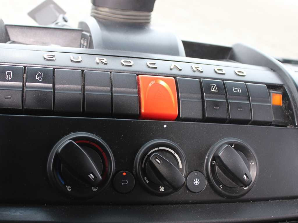 Curtainsider truck Iveco EUROCARGO 120E25, EURO 6: picture 15