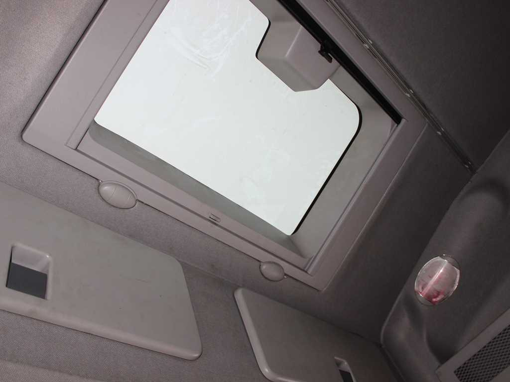 Curtainsider truck Iveco EUROCARGO 120E25, EURO 6: picture 17