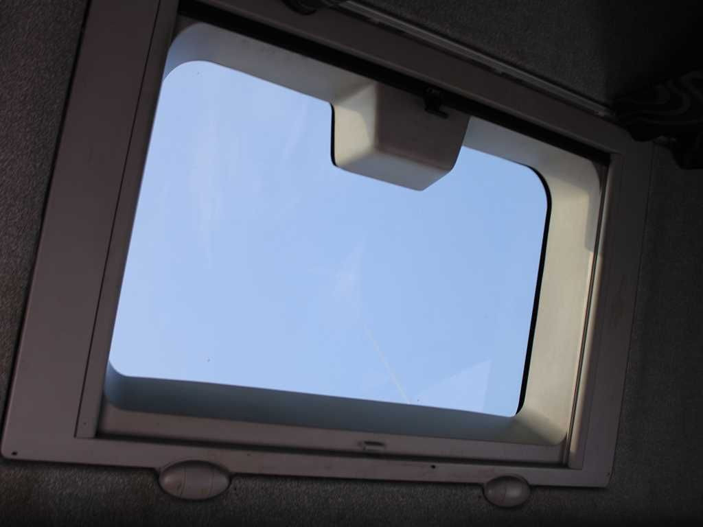 Iveco EUROCARGO 75E18, SIDE-WALLS, EURO 5 - Curtainsider truck: picture 5 Iveco EUROCARGO 75E18, SIDE-WALLS, EURO 5 - Curtainsider truck: picture 5