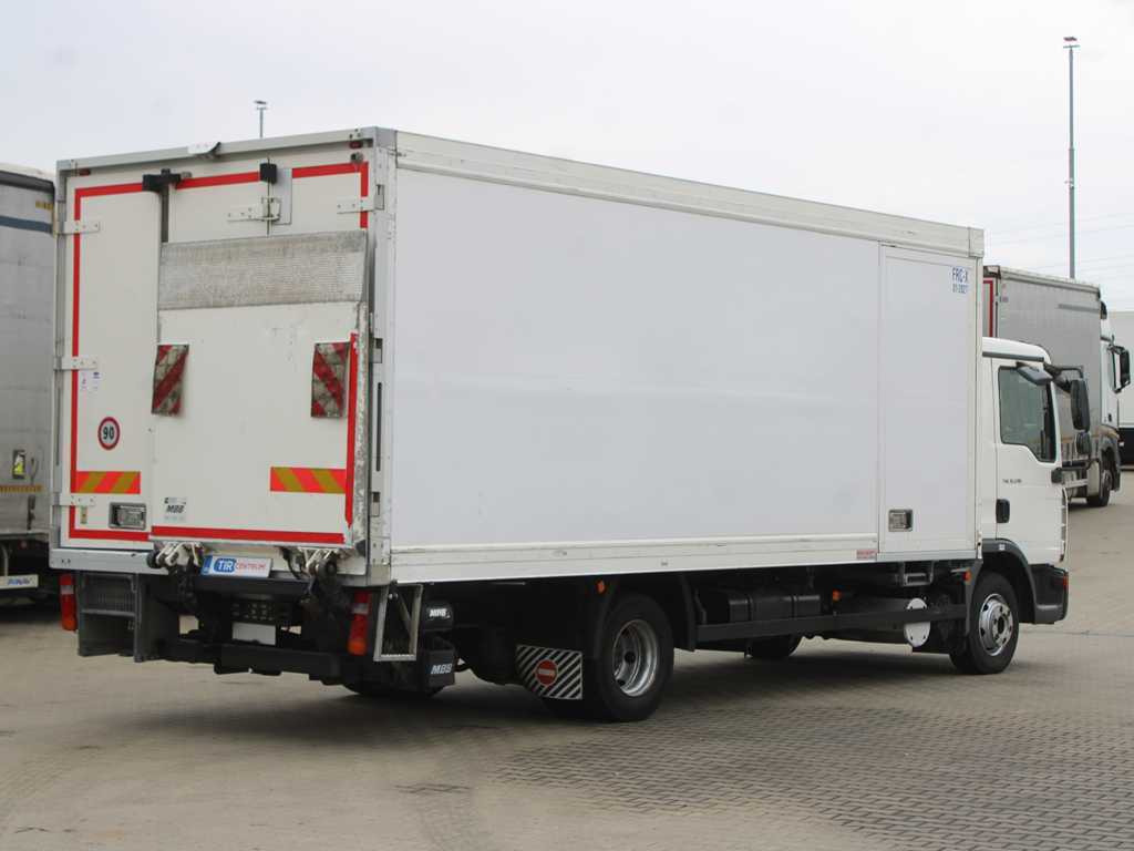 MAN TGL 12.210, EURO 4, HYDRAULIC FRONT, CARRIER SUPRA 850 Mt, 2X EVAPORATOR - Refrigerator truck: picture 4 MAN TGL 12.210, EURO 4, HYDRAULIC FRONT, CARRIER SUPRA 850 Mt, 2X EVAPORATOR - Refrigerator truck: picture 4