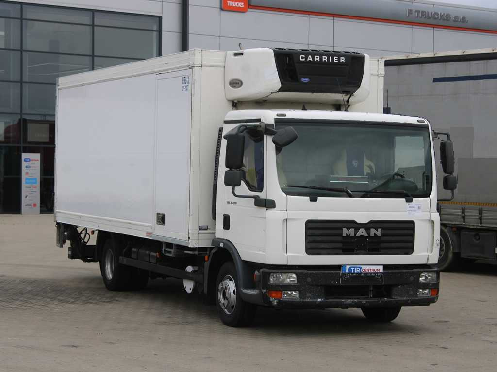 MAN TGL 12.210, EURO 4, HYDRAULIC FRONT, CARRIER SUPRA 850 Mt, 2X EVAPORATOR - Refrigerator truck: picture 3 MAN TGL 12.210, EURO 4, HYDRAULIC FRONT, CARRIER SUPRA 850 Mt, 2X EVAPORATOR - Refrigerator truck: picture 3