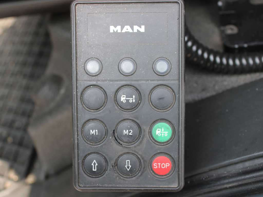 Curtainsider truck MAN TGL 8.190, EURO 6, TIRES 80%: picture 8