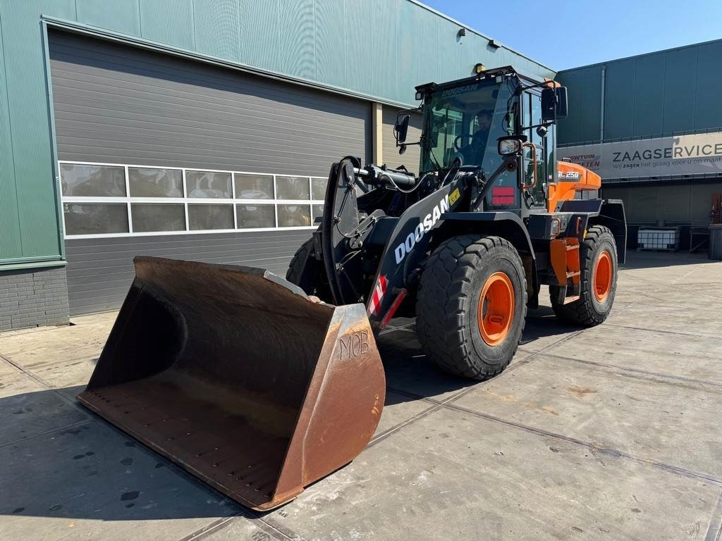 Doosan DL250-7 - Wheel loader: picture 2 Doosan DL250-7 - Wheel loader: picture 2