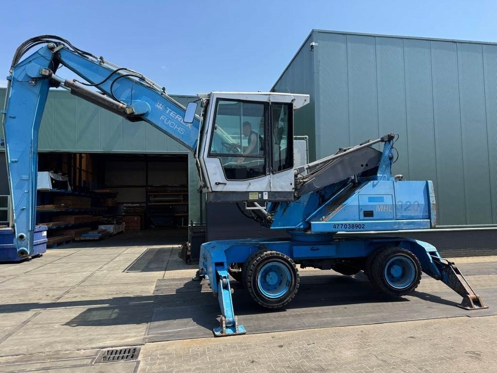Fuchs MHL 320 - Waste/ Industry handler: picture 2 Fuchs MHL 320 - Waste/ Industry handler: picture 2