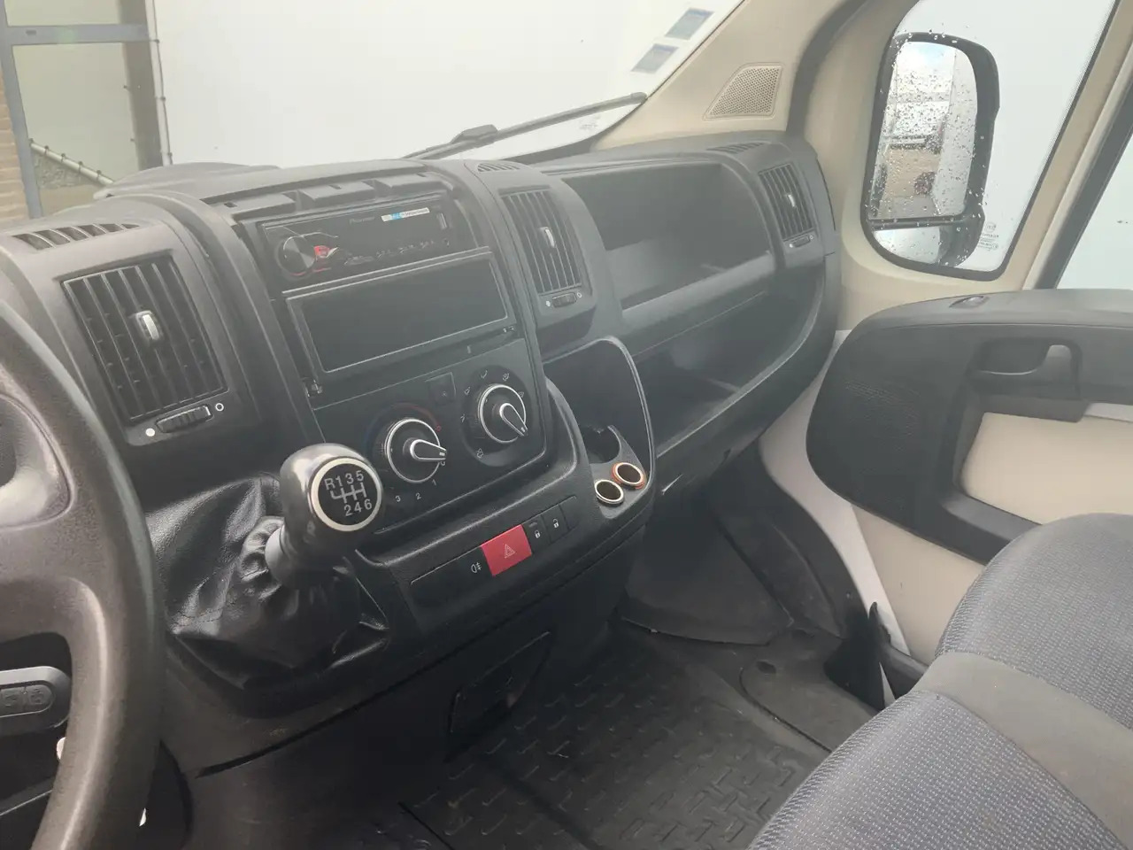 Citroen Jumper 35 2.2 HDI L4H3 Maxi (motor lampje brand !!) Airco - Panel van: picture 5 Citroen Jumper 35 2.2 HDI L4H3 Maxi (motor lampje brand !!) Airco - Panel van: picture 5