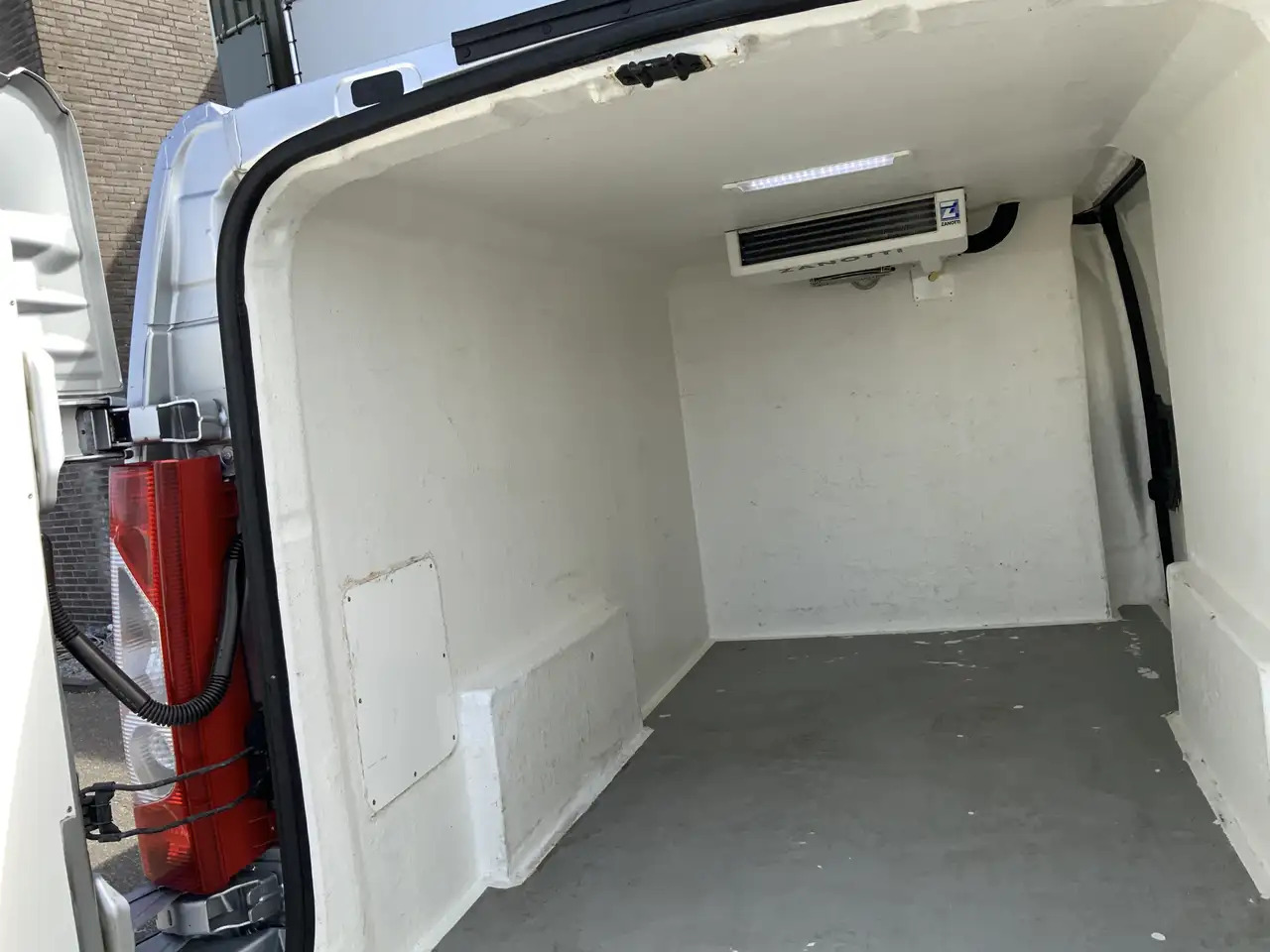 Citroen Jumpy 2.0 HDI L2H1 Koelauto werkt 100% Dag & Nacht Airco - Refrigerated van: picture 5 Citroen Jumpy 2.0 HDI L2H1 Koelauto werkt 100% Dag & Nacht Airco - Refrigerated van: picture 5