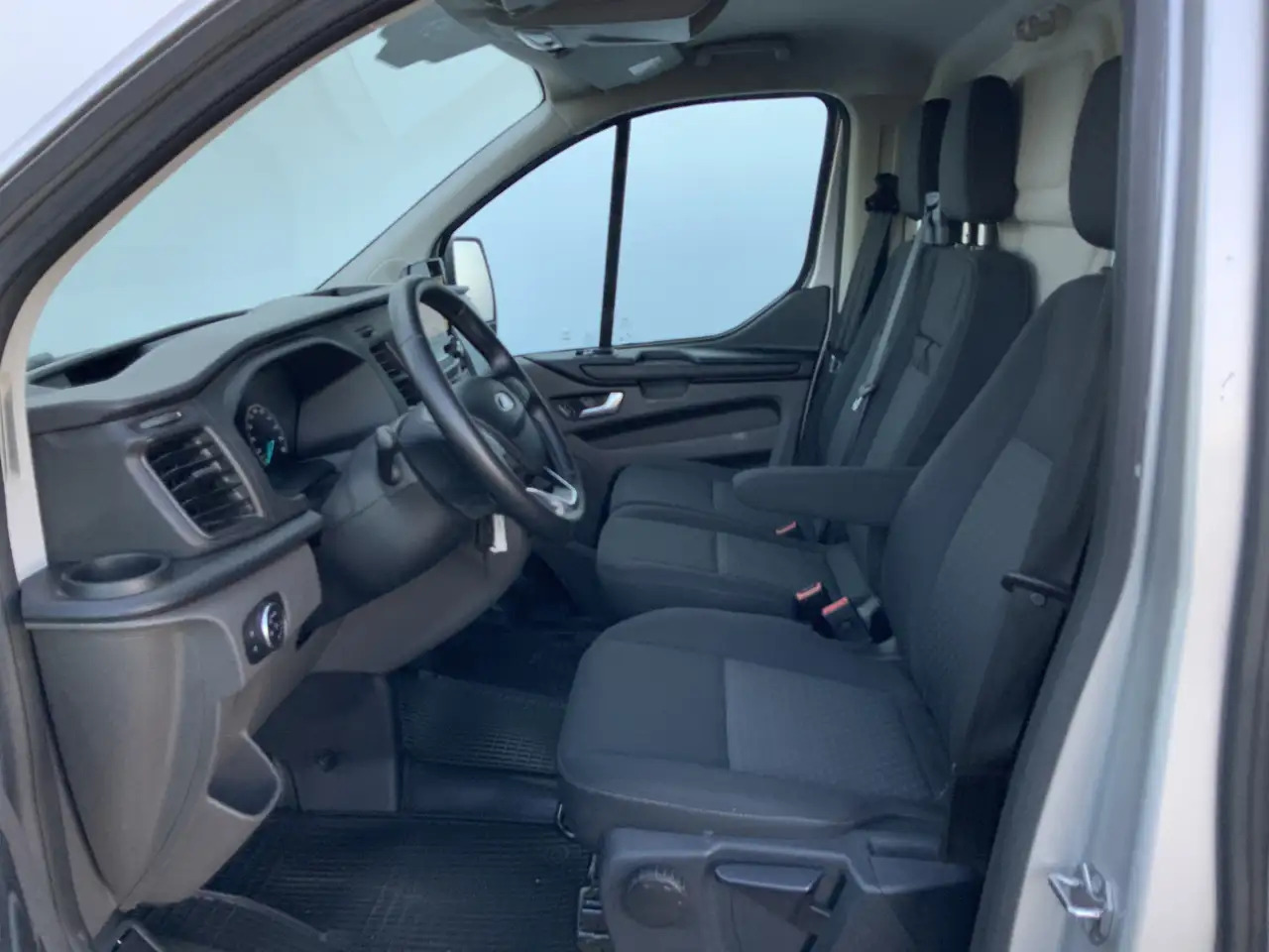 Ford Transit Custom 300 2.0 TDCI L1H1 Limited Airco Cruise Camera 3 Zi - Panel van: picture 4 Ford Transit Custom 300 2.0 TDCI L1H1 Limited Airco Cruise Camera 3 Zi - Panel van: picture 4