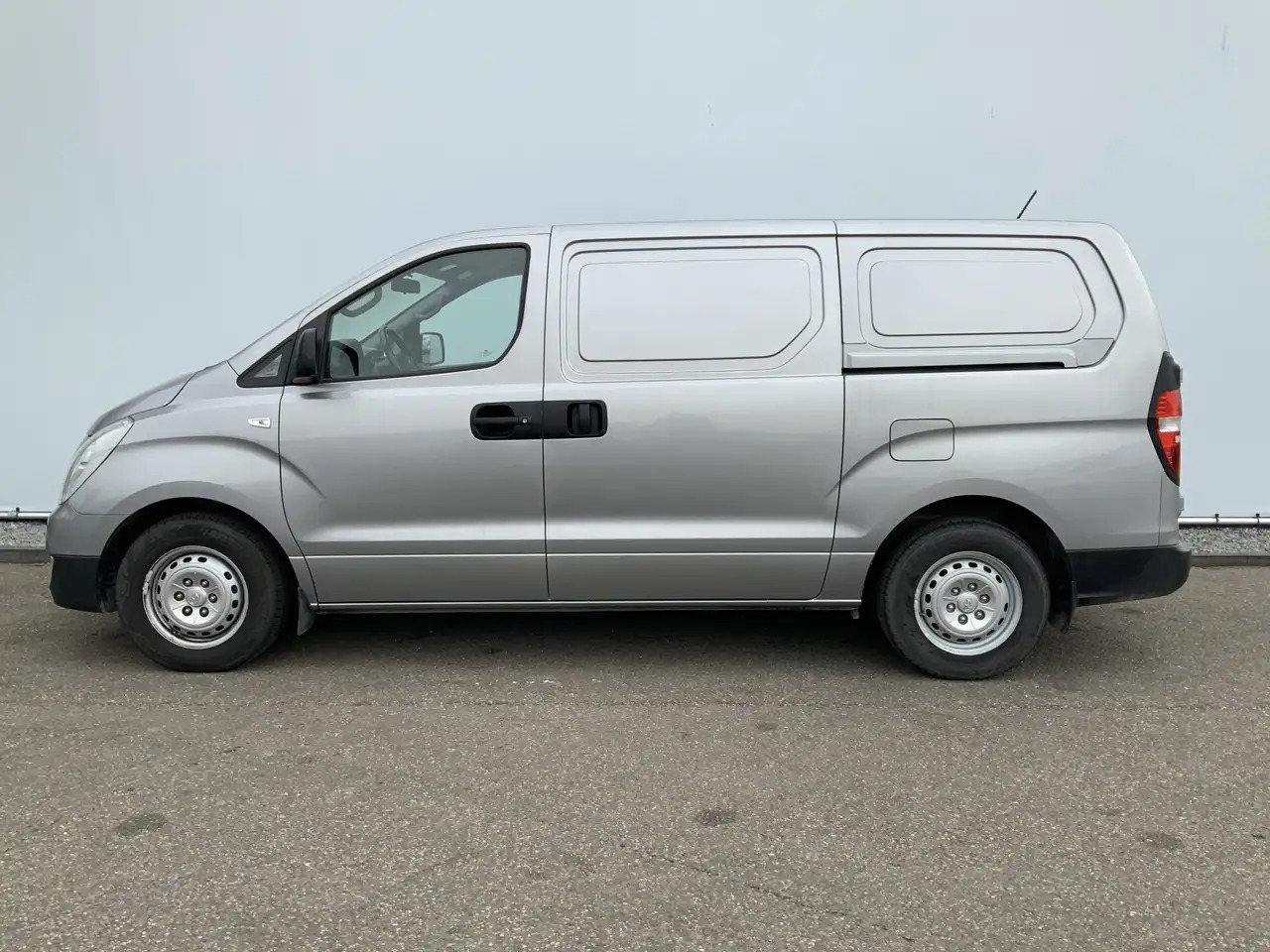 Hyundai H 300 2.5 CRDi Dynamic Airco Cruise 3 Zits Trekhaak 2300 - Panel van: picture 3 Hyundai H 300 2.5 CRDi Dynamic Airco Cruise 3 Zits Trekhaak 2300 - Panel van: picture 3