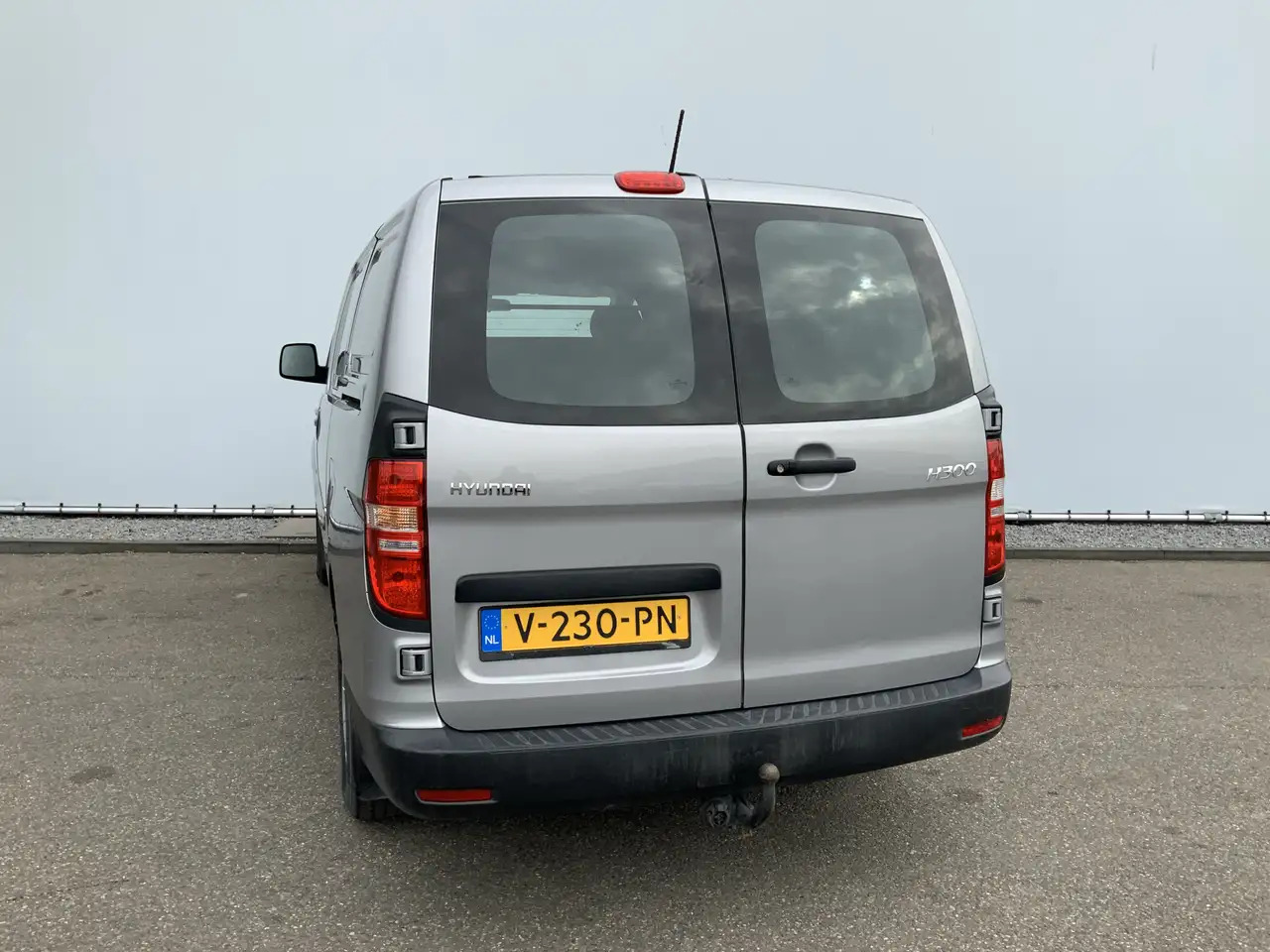 Hyundai H 300 2.5 CRDi Dynamic Airco Cruise 3 Zits Trekhaak 2300 - Panel van: picture 2 Hyundai H 300 2.5 CRDi Dynamic Airco Cruise 3 Zits Trekhaak 2300 - Panel van: picture 2