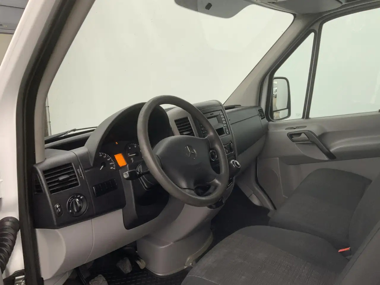 Mercedes-Benz Sprinter 313 2.2 CDI 366 L2H2 Airco 3 Zits Opstap extra Slo - Panel van: picture 5 Mercedes-Benz Sprinter 313 2.2 CDI 366 L2H2 Airco 3 Zits Opstap extra Slo - Panel van: picture 5