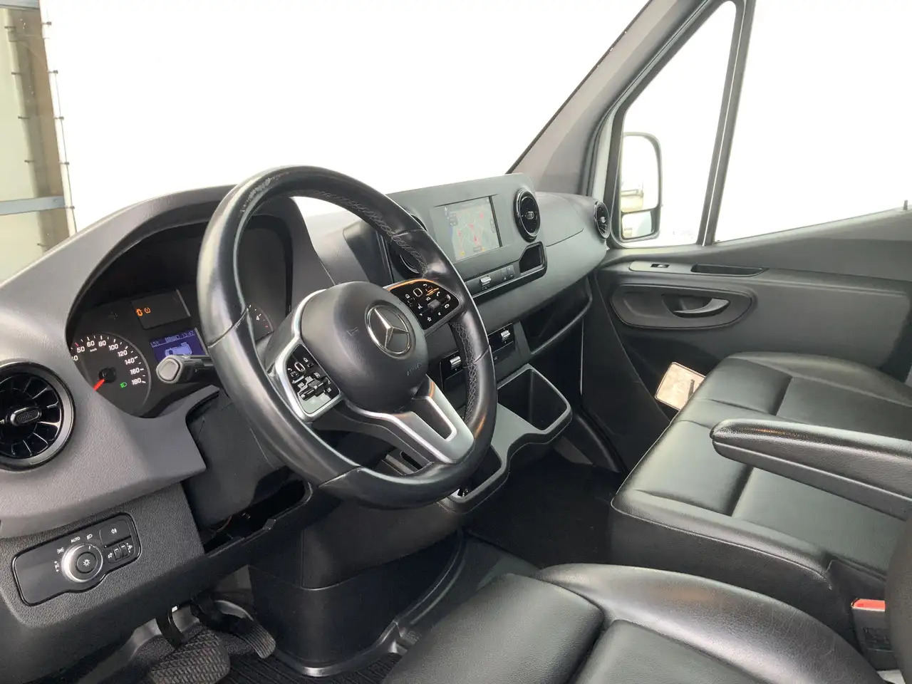 Mercedes-Benz Sprinter 314 2.2 CDI L2H1 Automaat Airco navi 3 zits Leer T - Panel van: picture 4 Mercedes-Benz Sprinter 314 2.2 CDI L2H1 Automaat Airco navi 3 zits Leer T - Panel van: picture 4