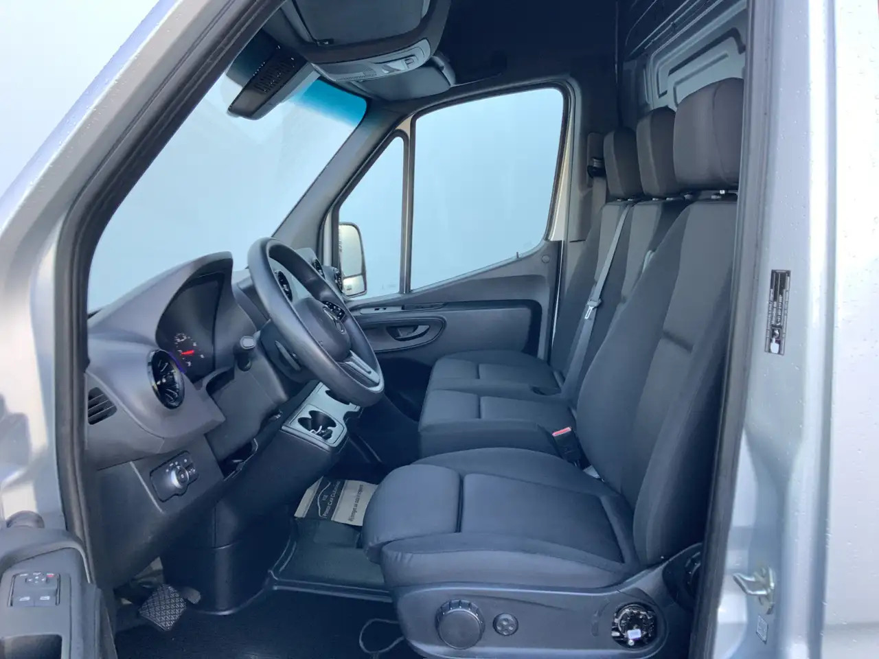 Mercedes-Benz Sprinter 315 1.9 CDI L2H2 Automaat 3 Zits Airco Navi Camera - Panel van: picture 4 Mercedes-Benz Sprinter 315 1.9 CDI L2H2 Automaat 3 Zits Airco Navi Camera - Panel van: picture 4
