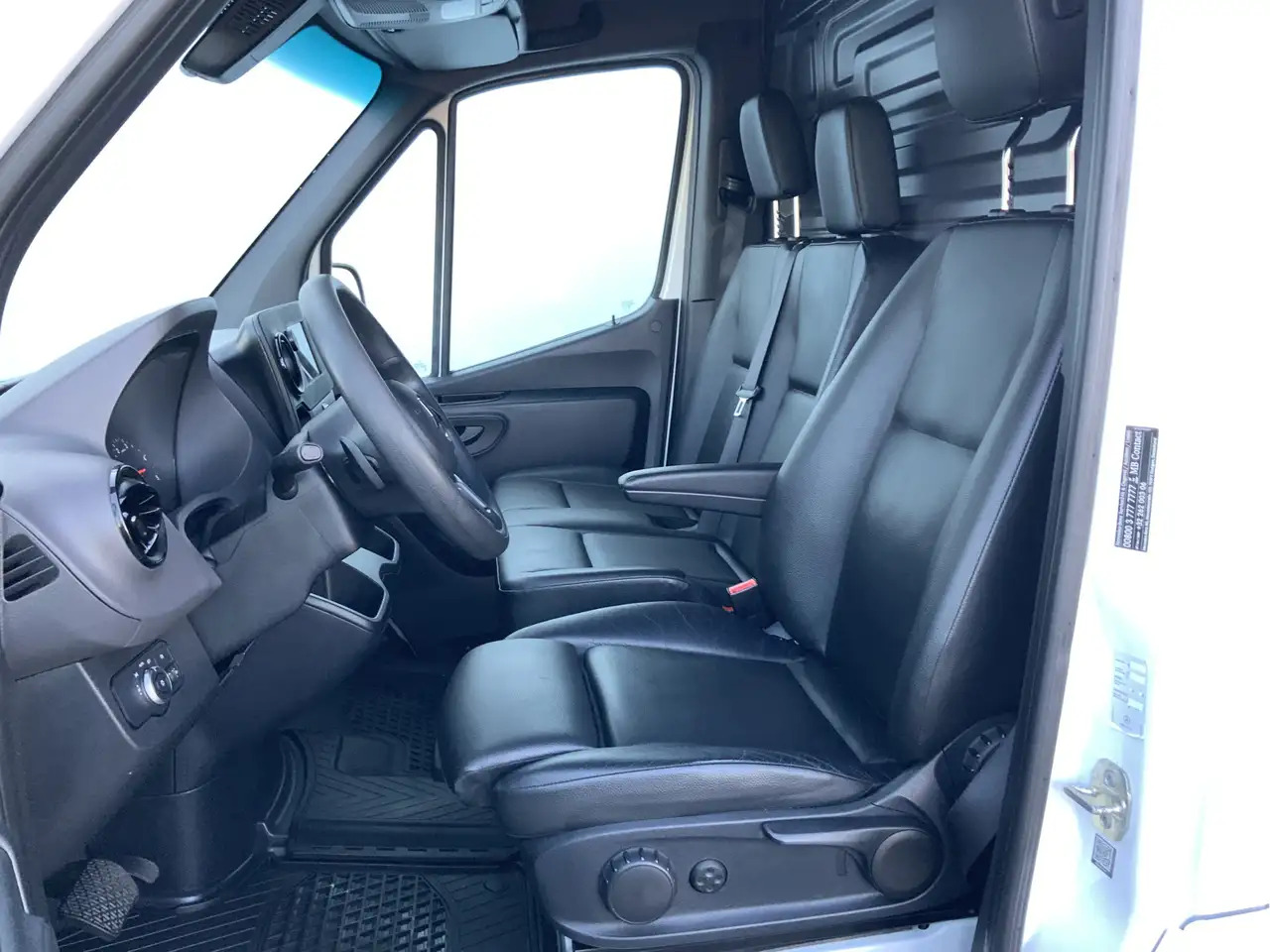 Mercedes-Benz Sprinter 319 3.0 CDI L2H2 Automaat Airco Navi Cruise Leer 3 - Panel van: picture 4 Mercedes-Benz Sprinter 319 3.0 CDI L2H2 Automaat Airco Navi Cruise Leer 3 - Panel van: picture 4
