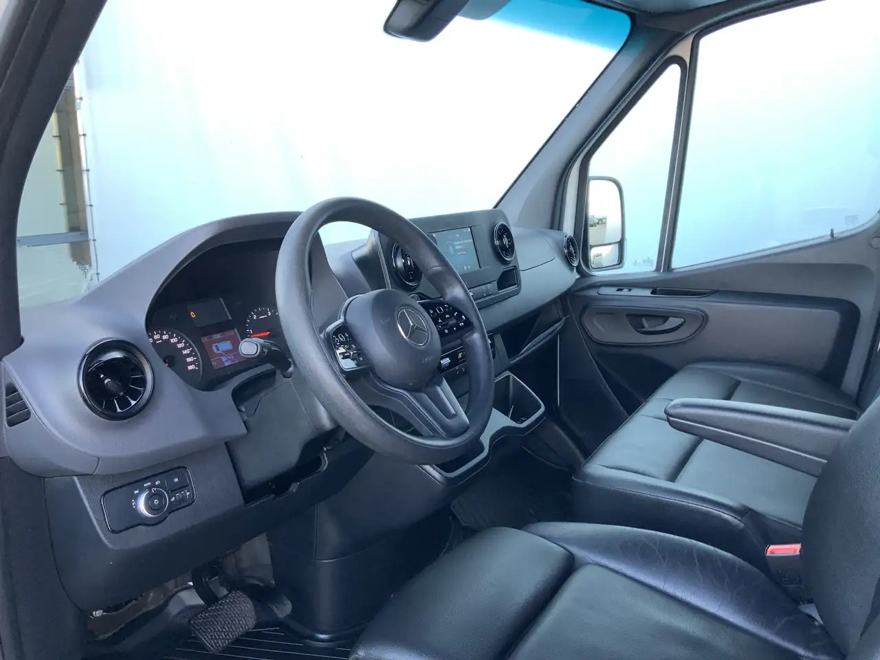 Mercedes-Benz Sprinter 319 3.0 CDI L2H2 Automaat Airco Navi Cruise Leer 3 - Panel van: picture 5 Mercedes-Benz Sprinter 319 3.0 CDI L2H2 Automaat Airco Navi Cruise Leer 3 - Panel van: picture 5