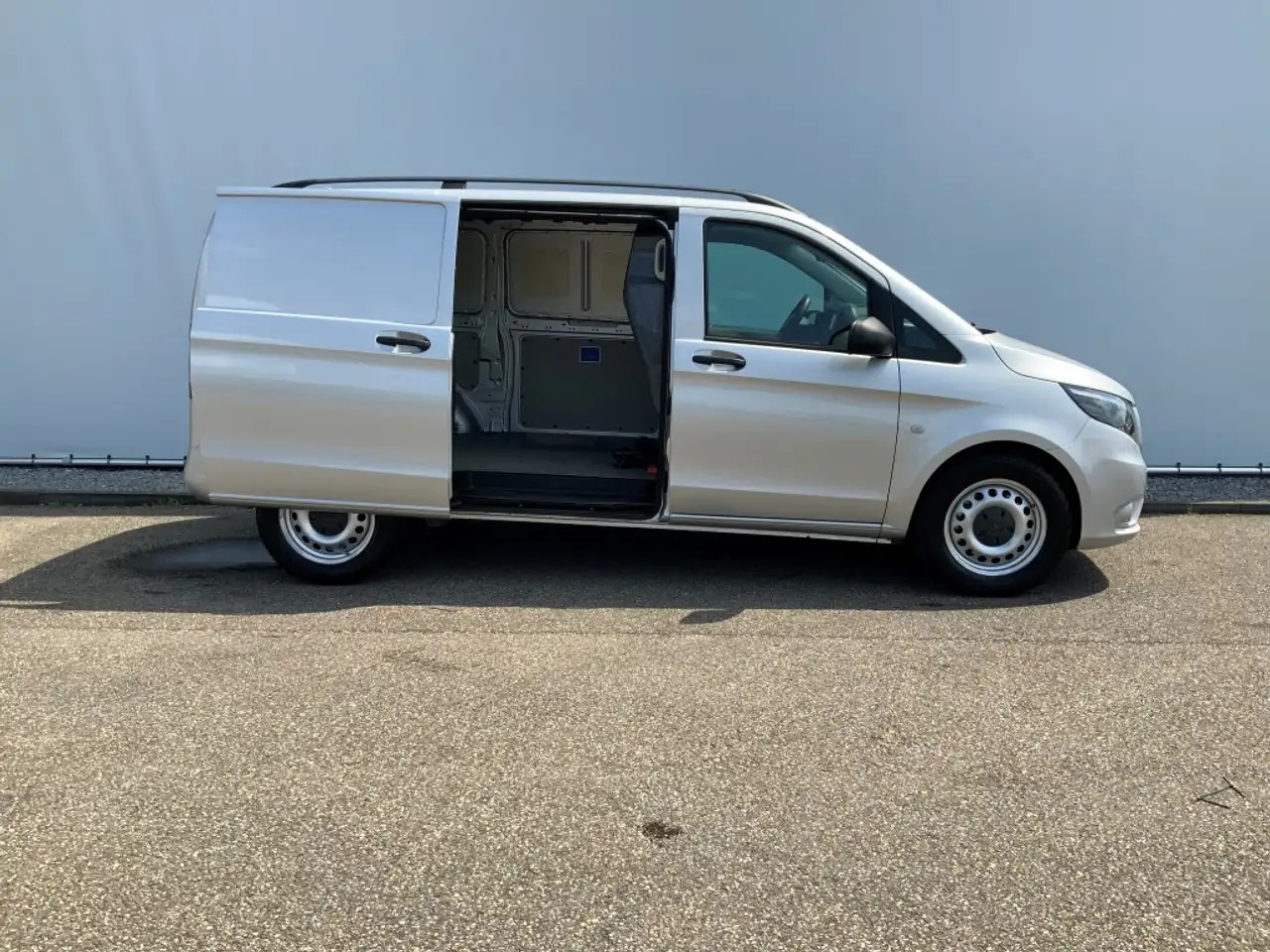 Mercedes-Benz Vito 114 CDI 4X4 Automaat Airco Cruise Trekhaak 2500 kg - Panel van: picture 5 Mercedes-Benz Vito 114 CDI 4X4 Automaat Airco Cruise Trekhaak 2500 kg - Panel van: picture 5