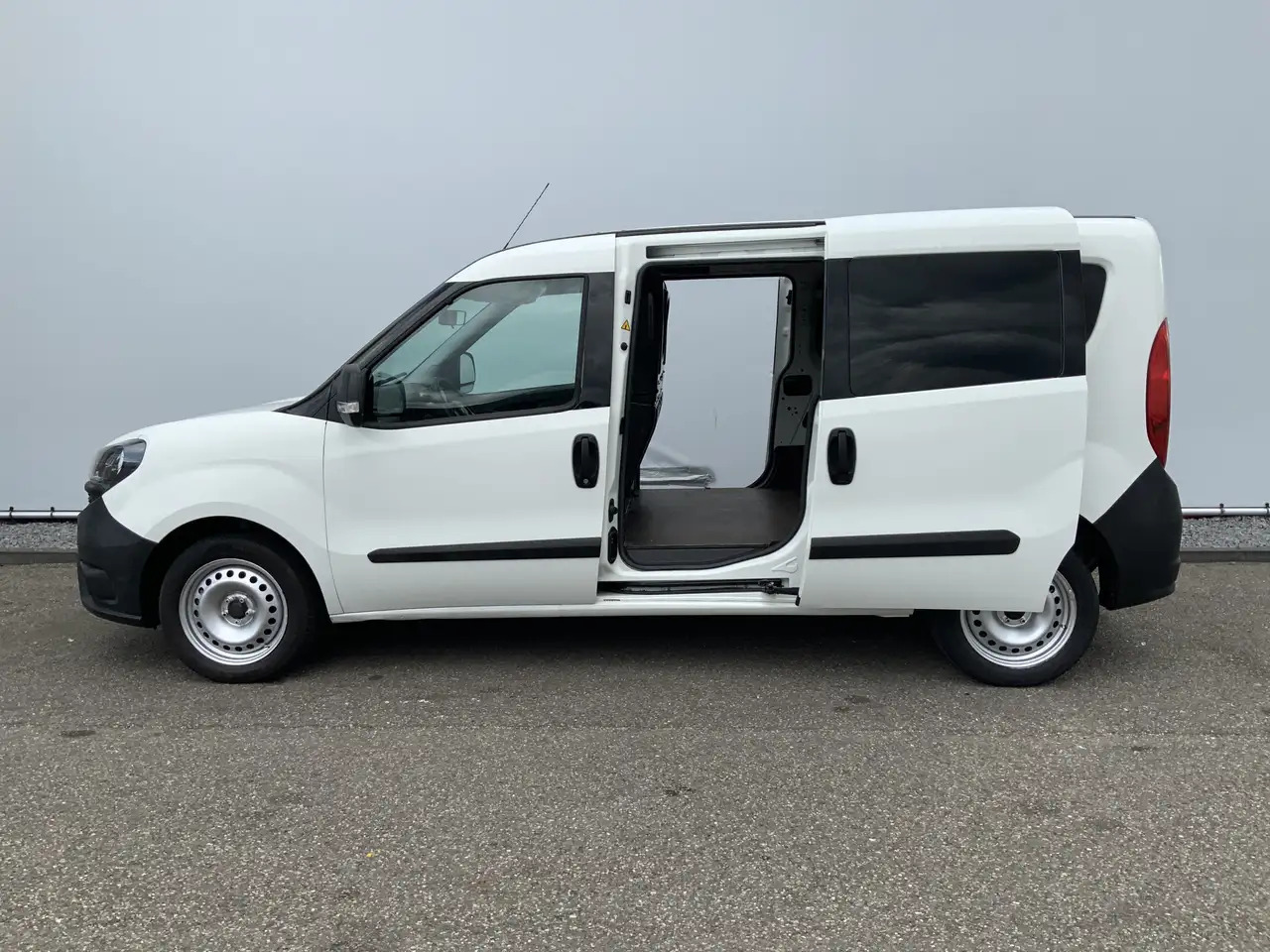 Fiat Doblo Cargo 1.4 L2H1 Maxi Dub Schuifdeuren Euro 6. Benzi - Other machinery: picture 4 Fiat Doblo Cargo 1.4 L2H1 Maxi Dub Schuifdeuren Euro 6. Benzi - Other machinery: picture 4