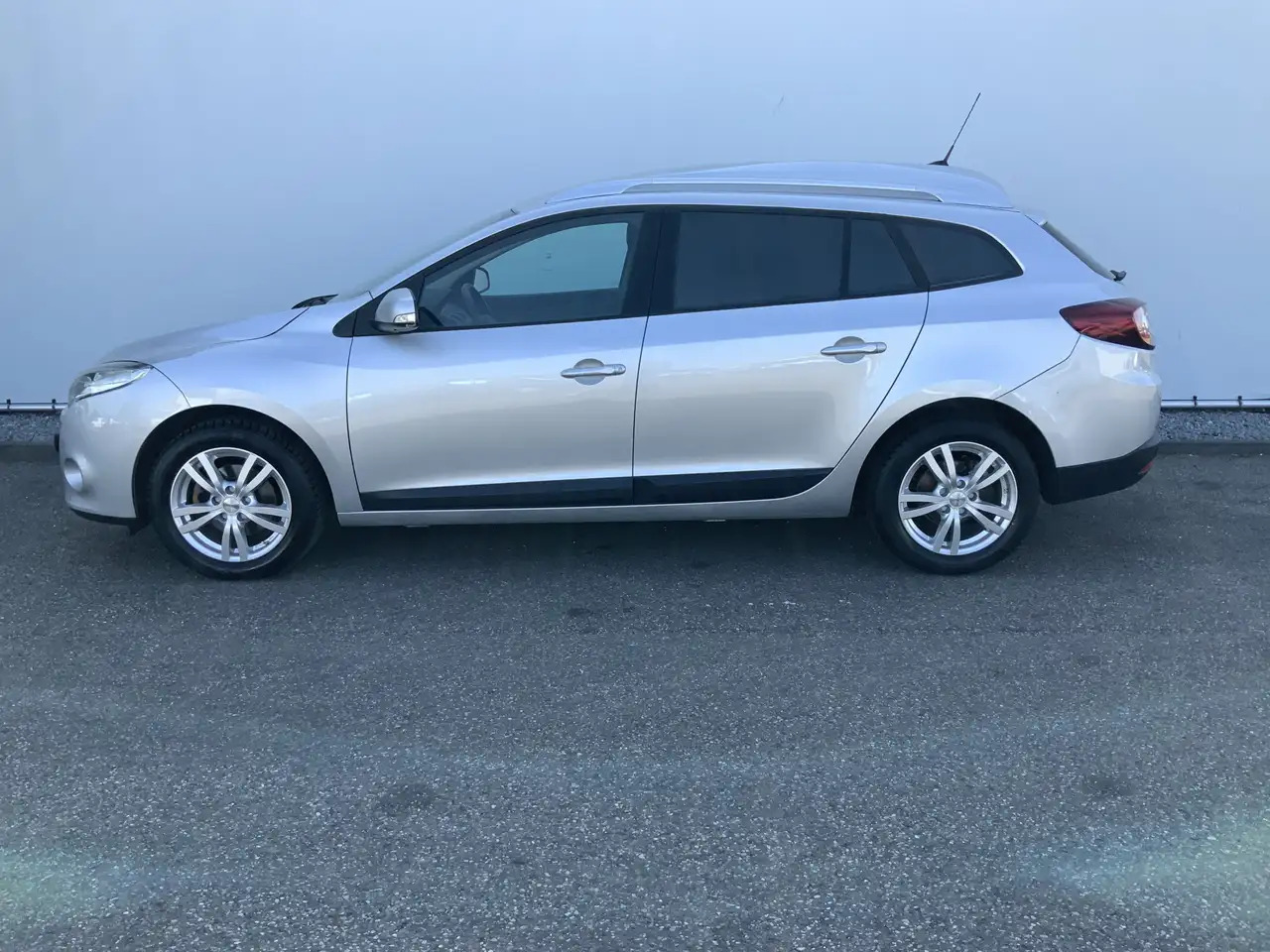 Renault Megane 1.5 dCi Expression Airco Navi Grijs Kenteken Euro - Other machinery: picture 3 Renault Megane 1.5 dCi Expression Airco Navi Grijs Kenteken Euro - Other machinery: picture 3