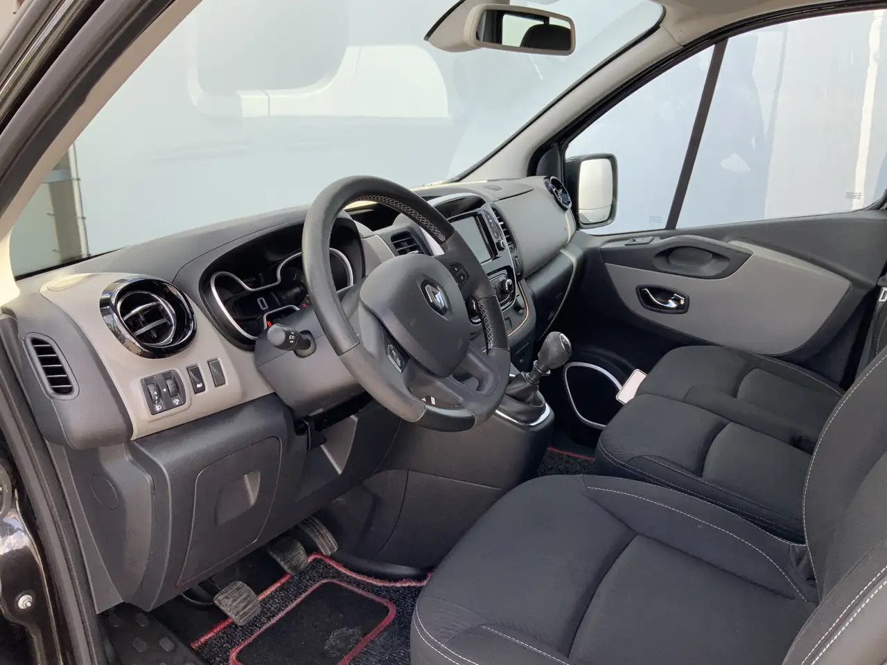 Renault Trafic 1.6 dCi T27 L1H1 Dub Cab Airco Cruise 6 Zits Alu V - Combi van: picture 5 Renault Trafic 1.6 dCi T27 L1H1 Dub Cab Airco Cruise 6 Zits Alu V - Combi van: picture 5