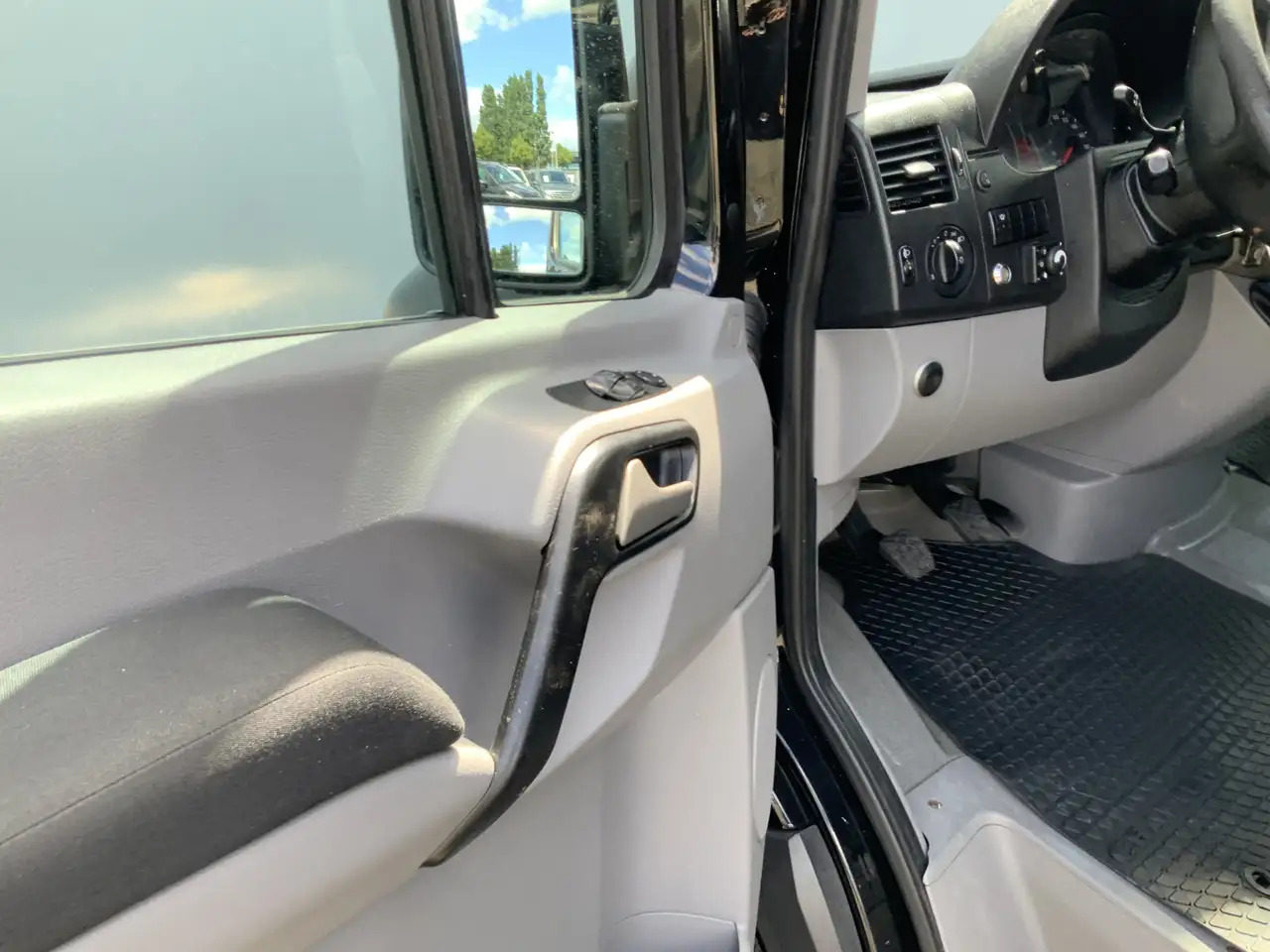 Volkswagen Crafter 35 2.0 TDI L2H2 Airco Cruise Trekhaak 3500 kg weba - Panel van: picture 5 Volkswagen Crafter 35 2.0 TDI L2H2 Airco Cruise Trekhaak 3500 kg weba - Panel van: picture 5