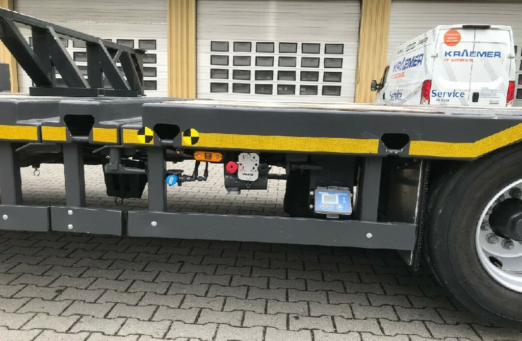 Meusburger 3-Achs-Semi-Satteltieflader Roadrunner Industrie - Low loader semi-trailer: picture 4 Meusburger 3-Achs-Semi-Satteltieflader Roadrunner Industrie - Low loader semi-trailer: picture 4