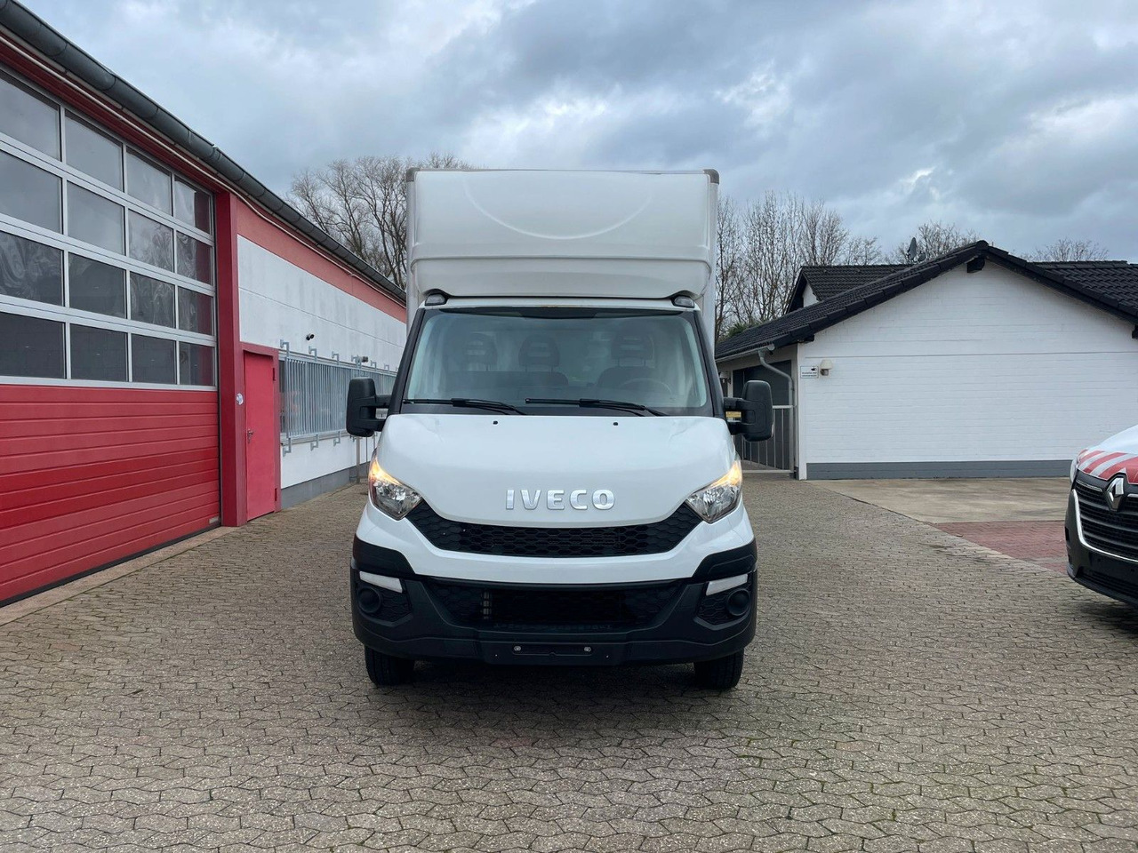 Iveco Daily Koffer 4.2m Ladebordwand Dhollandia Klima - Box van: picture 2 Iveco Daily Koffer 4.2m Ladebordwand Dhollandia Klima - Box van: picture 2