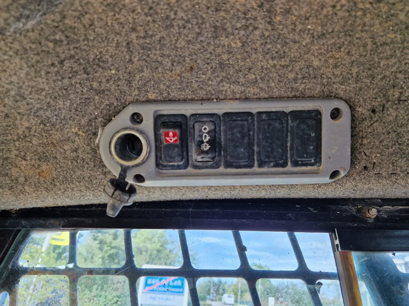 Skid steer loader Bobcat T190 rupsschranklader: picture 15