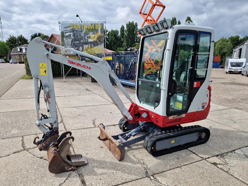 Mini excavator Takeuchi TB216 met 2089 uur: picture 1