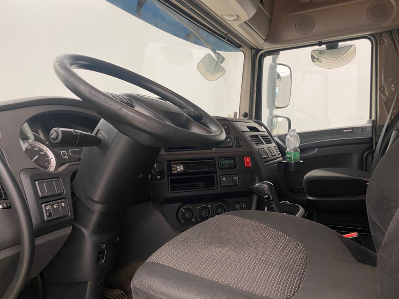 Curtainsider truck DAF XF 460 Super Space Cab: picture 10
