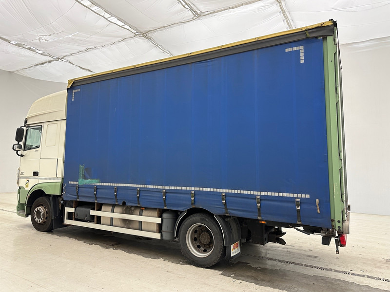 Curtainsider truck DAF XF 460 Super Space Cab: picture 8