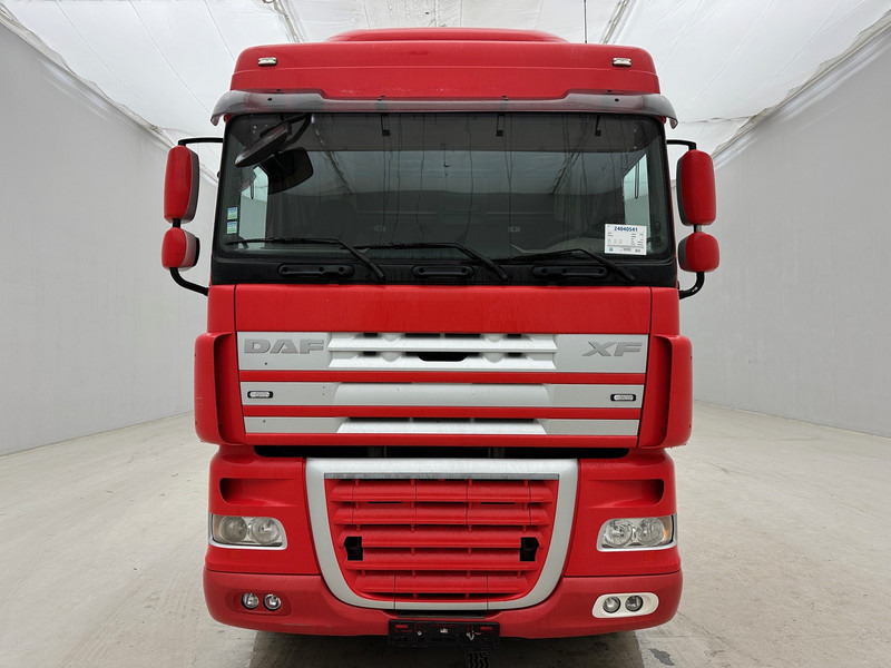 DAF XF105.410 Space Cab - Hook lift truck: picture 2 DAF XF105.410 Space Cab - Hook lift truck: picture 2