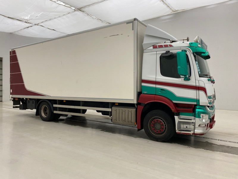Mercedes-Benz Antos 1832 - Box truck: picture 3 Mercedes-Benz Antos 1832 - Box truck: picture 3