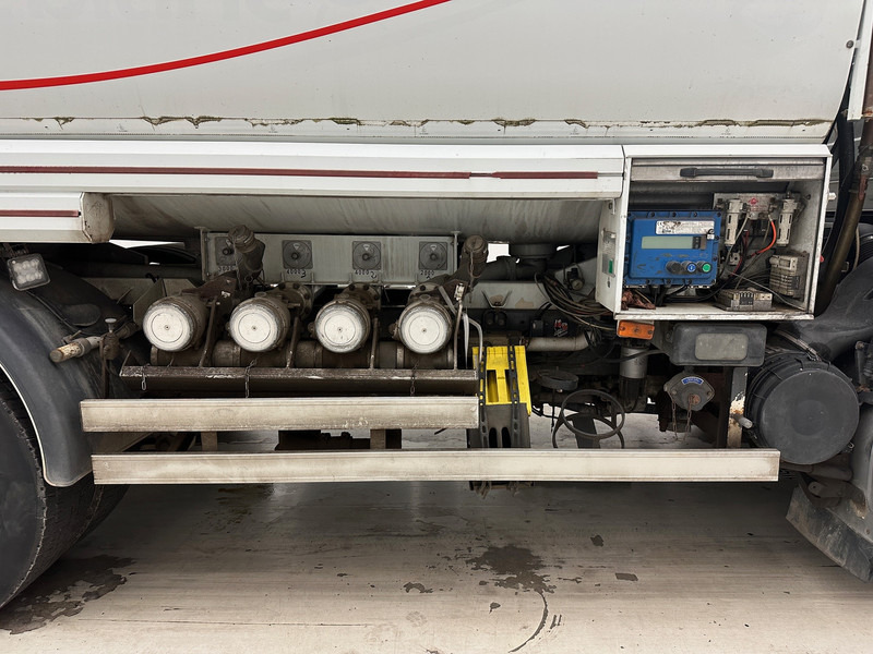 Tank truck Renault Premium 320: picture 8