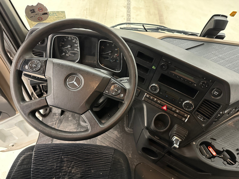 Tractor unit Mercedes-Benz Actros 1842: picture 11