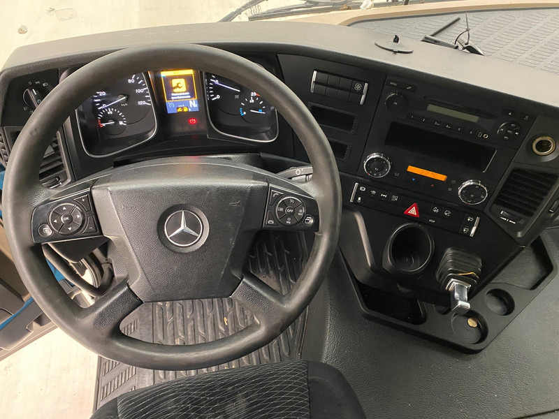Tractor unit Mercedes-Benz Actros 1942: picture 9