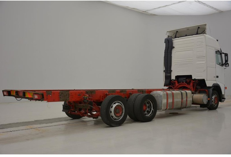 Volvo FH12.380 - 6x2 Globetrotter - Cab chassis truck: picture 4 Volvo FH12.380 - 6x2 Globetrotter - Cab chassis truck: picture 4