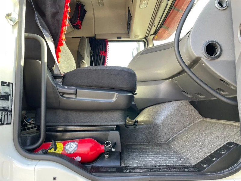 Tractor unit DAF XF 460 Spacecab Euro 6: picture 6