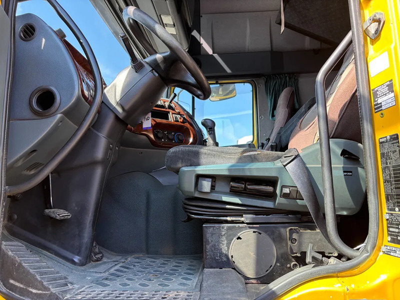 DAF XF 95.530 6X4 Super Spacecab Steelsuspension Manual geabox Euro 3 - Tractor unit: picture 5 DAF XF 95.530 6X4 Super Spacecab Steelsuspension Manual geabox Euro 3 - Tractor unit: picture 5