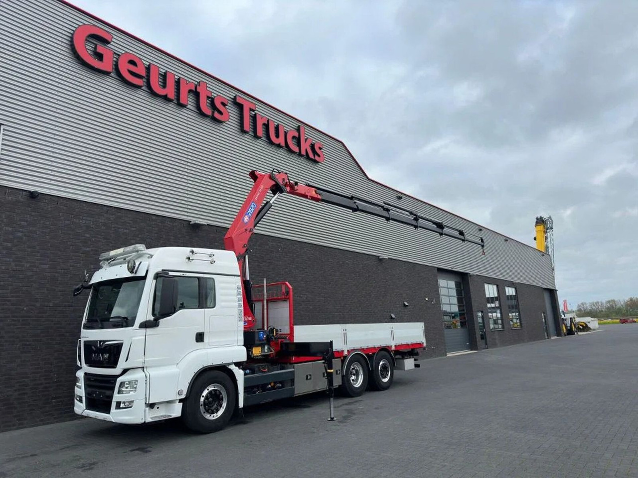 MAN TGS 26.500 6X2 + HMF 2820-K6 KRAAN/KAN/CRANE/GRU - Crane truck: picture 2 MAN TGS 26.500 6X2 + HMF 2820-K6 KRAAN/KAN/CRANE/GRU - Crane truck: picture 2