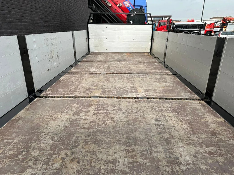 Crane truck MAN TGX 33.560 8X4 TRIDEM + HMF 4020-K8 KRAAN/KRAN/CRANE/GRUA: picture 17 Crane truck MAN TGX 33.560 8X4 TRIDEM + HMF 4020-K8 KRAAN/KRAN/CRANE/GRUA: picture 17