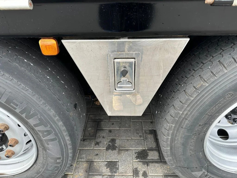 Crane truck MAN TGX 33.560 8X4 TRIDEM + HMF 4020-K8 KRAAN/KRAN/CRANE/GRUA: picture 19 Crane truck MAN TGX 33.560 8X4 TRIDEM + HMF 4020-K8 KRAAN/KRAN/CRANE/GRUA: picture 19