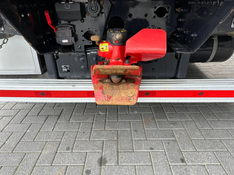 Crane truck MAN TGX 33.560 8X4 TRIDEM + HMF 4020-K8 KRAAN/KRAN/CRANE/GRUA: picture 16 Crane truck MAN TGX 33.560 8X4 TRIDEM + HMF 4020-K8 KRAAN/KRAN/CRANE/GRUA: picture 16